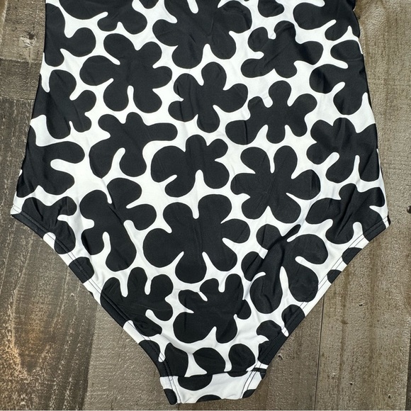NWT Marimeeko for Target One Piece Swim Medium - Picture 4 of 13